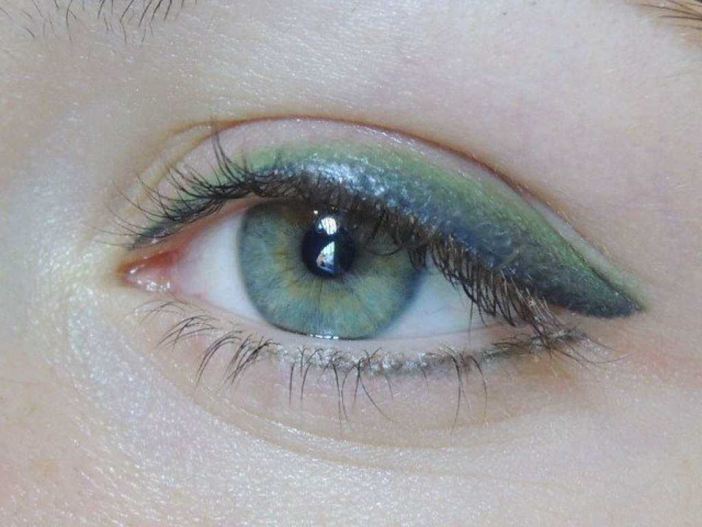 Зеленый татуаж глаз