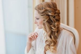 Свадебные прически распущенные волосы, прическа с локонами на длинные волосы