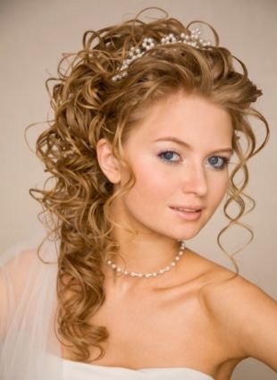 Медовый цвет волос на средние волосы, свадебная прическа с кудрями на полураспущенные волосы